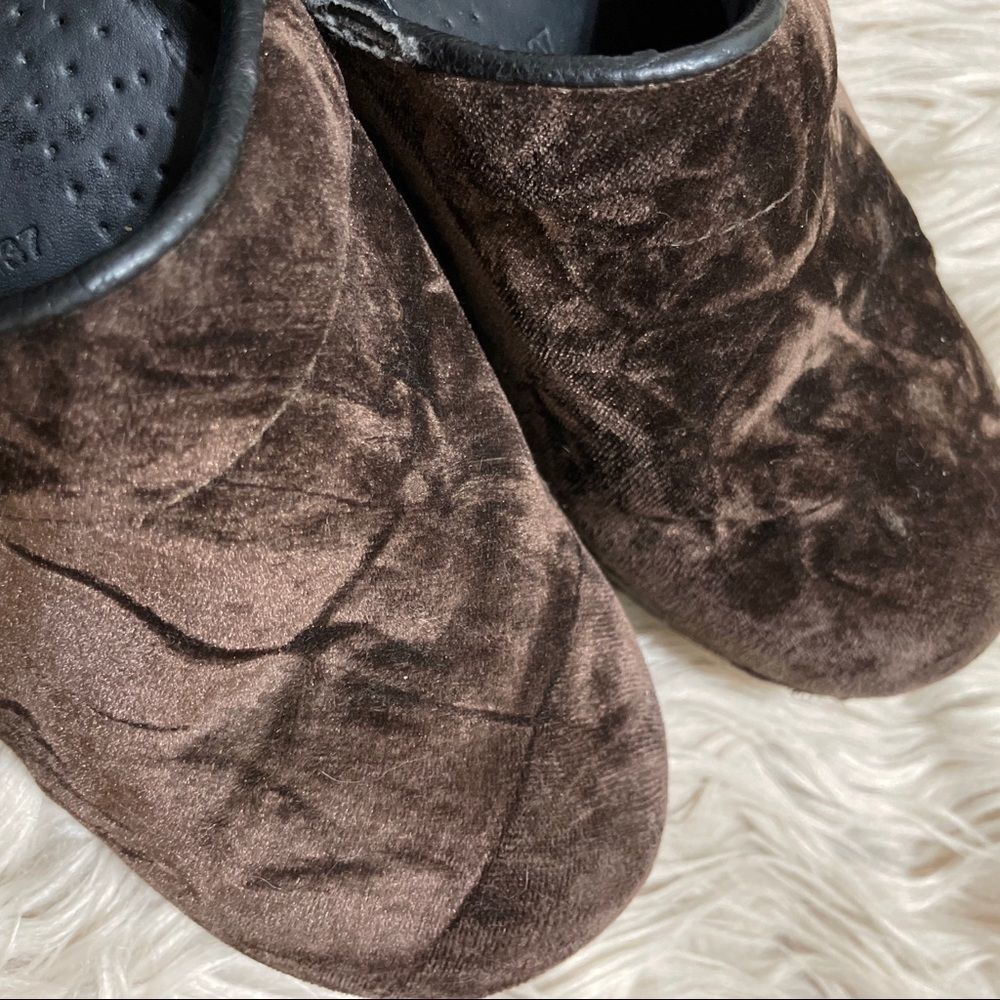 Brown velvet Dansko clogs size 37 (6.5-7) - Picture 10 of 11
